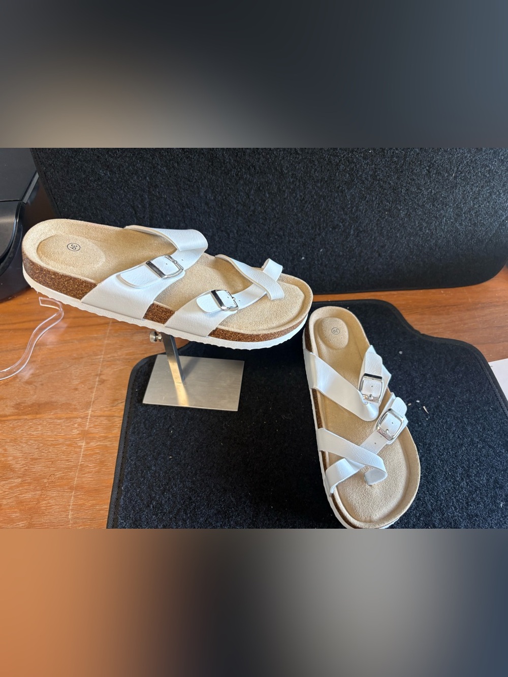 🤍 White Buckle Footbed Sandals Size 8.5-9 NWOT 🤍